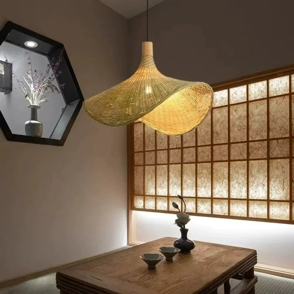 Suspension en Bambou Tissé Chapeau Japonaise